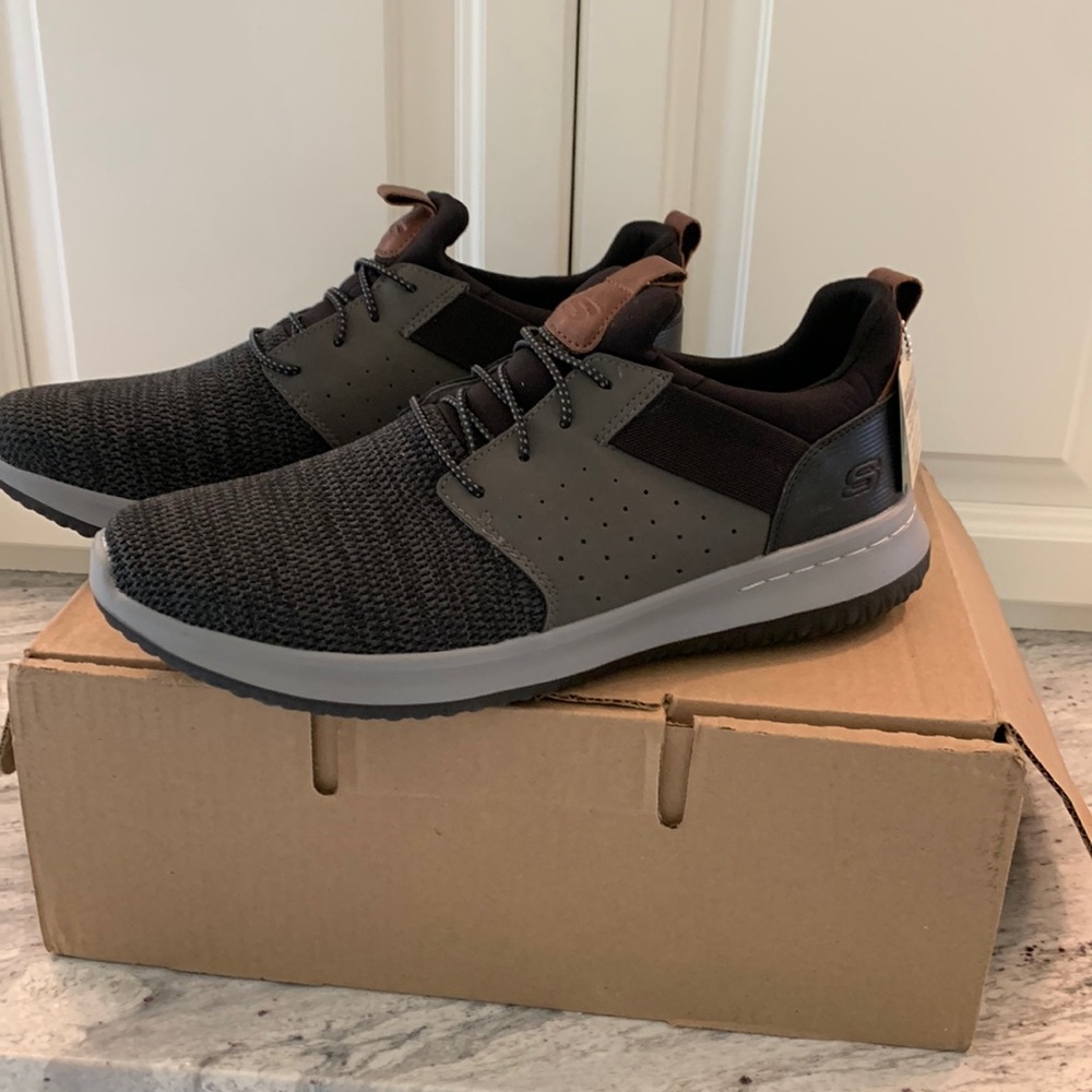 Skechers Delson Camben men’s shoes. 13 EW Black/grey NWT